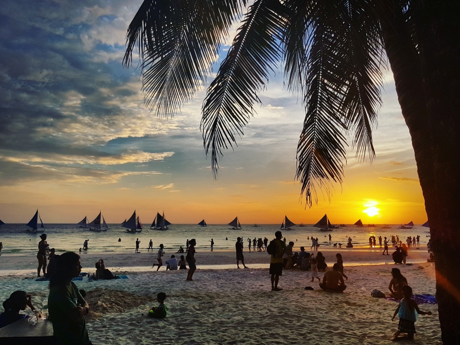 7 Reasons: Why you Must visit the Philippines